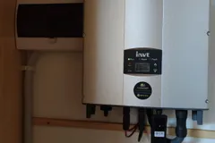 Placas solares instaladas en el tejado de una vivienda en Cuarte de Huerva, Aragón